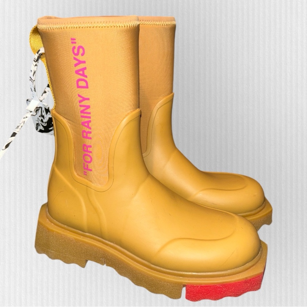 Off-White “For  Rainy Days” Sponge Rain Boot/Wmn Sz 38 (7.5 US)/Brown & Fuschia